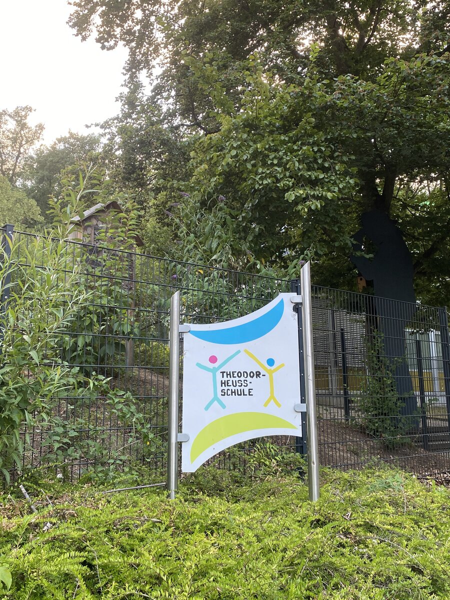 cafe international + Schule